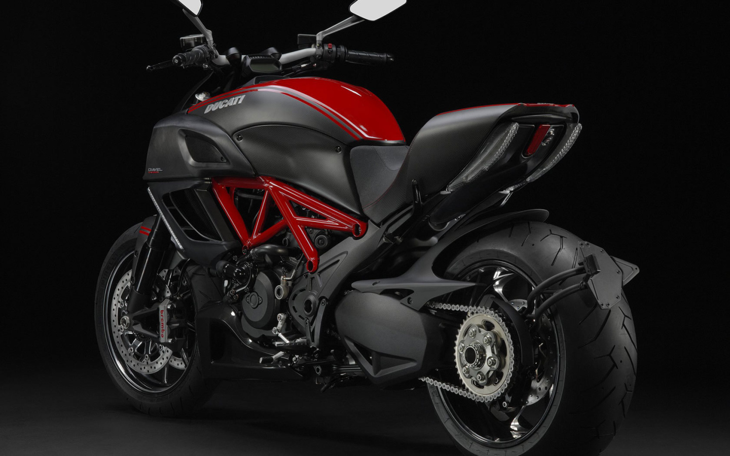 Невероятно быстрый мотоцикл Ducati Diavel