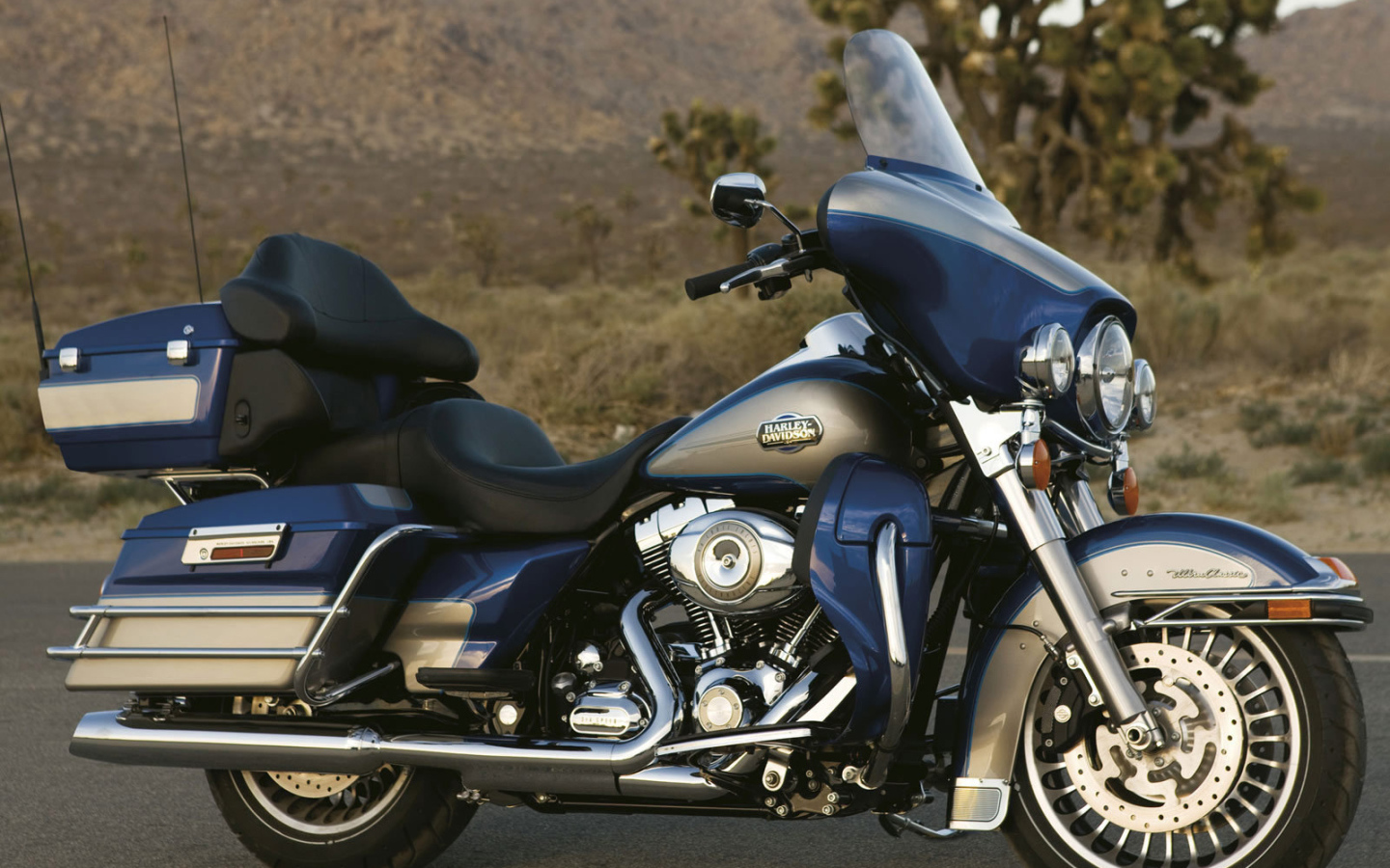 Невероятно быстрый мотоцикл Harley-Davidson CVO Electra Glide Ultra Classic