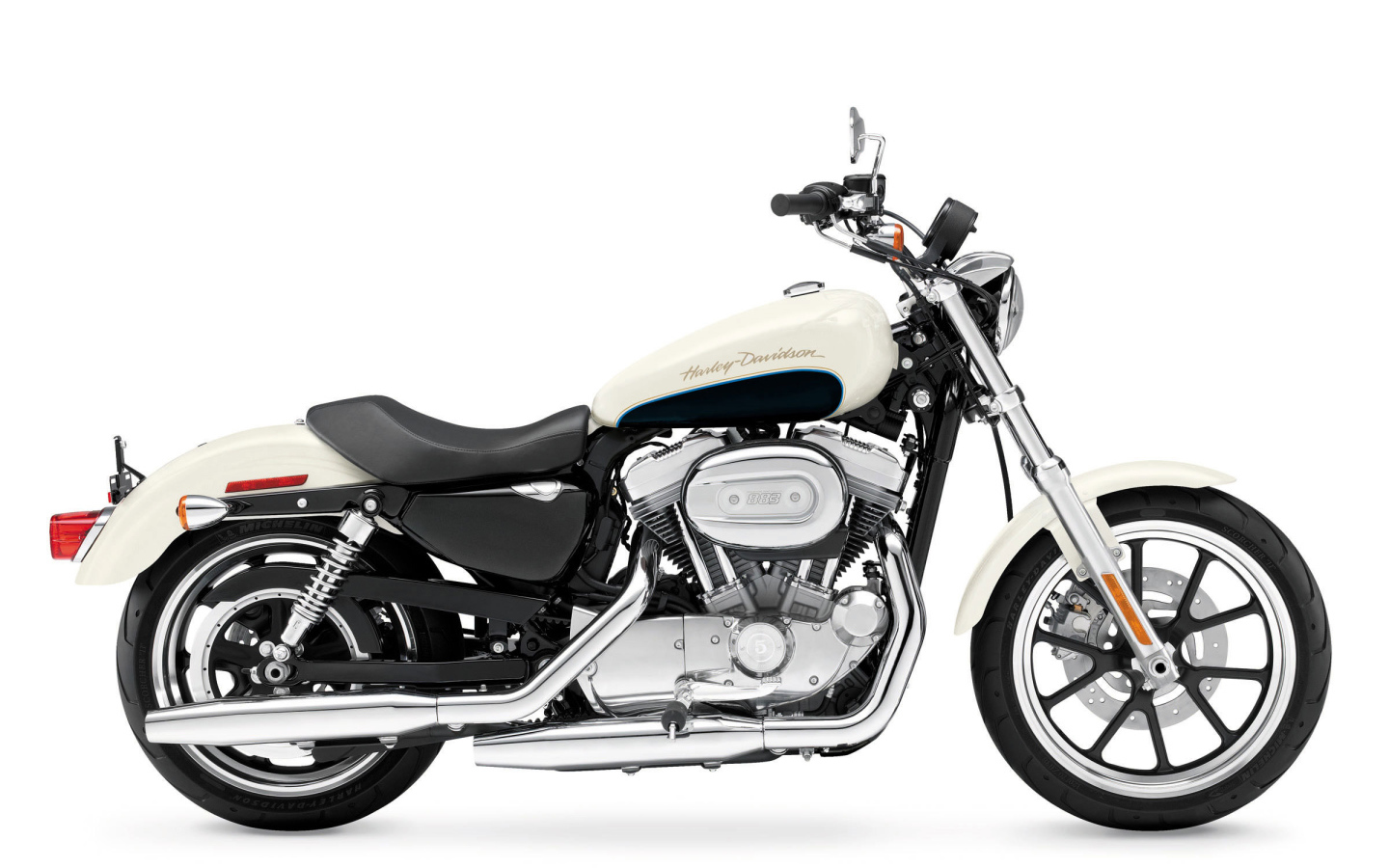 Мотоцикл модели Harley-Davidson XL 883L Sportster