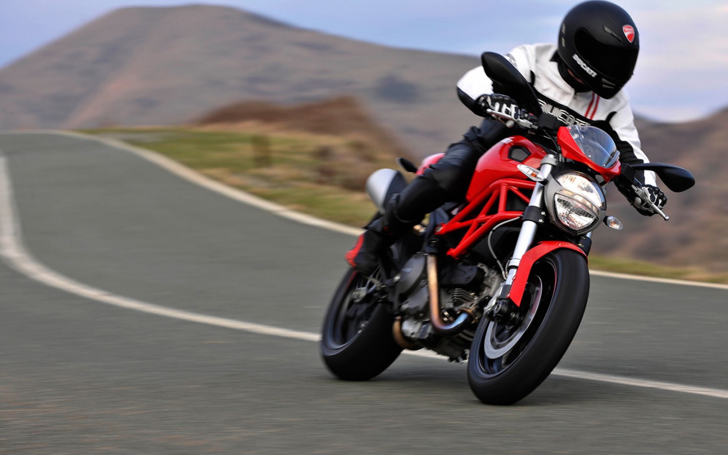 Новый мотоцикл Ducati Monster 1200