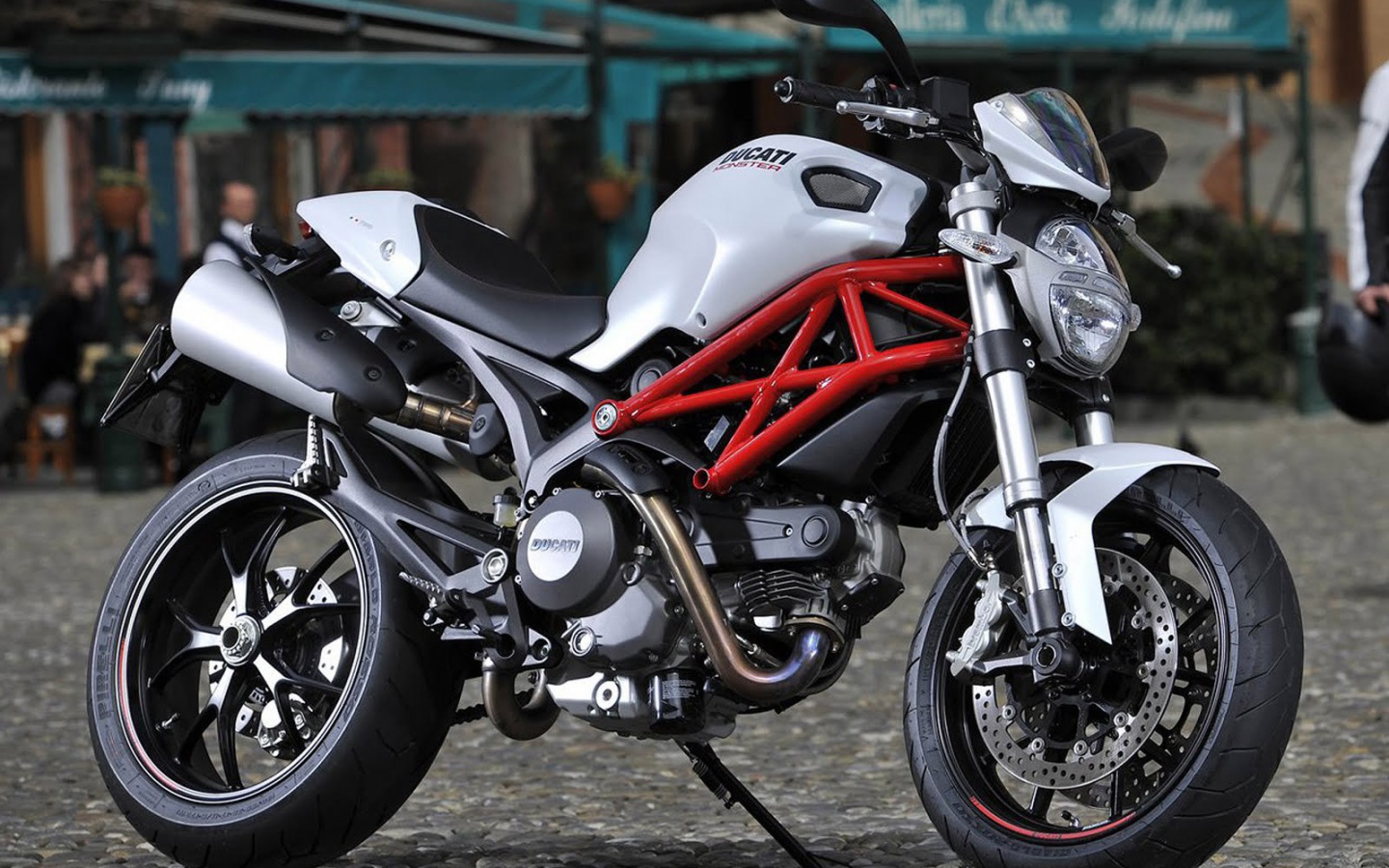 Новый мотоцикл Ducati Monster 796 Corse Stripe