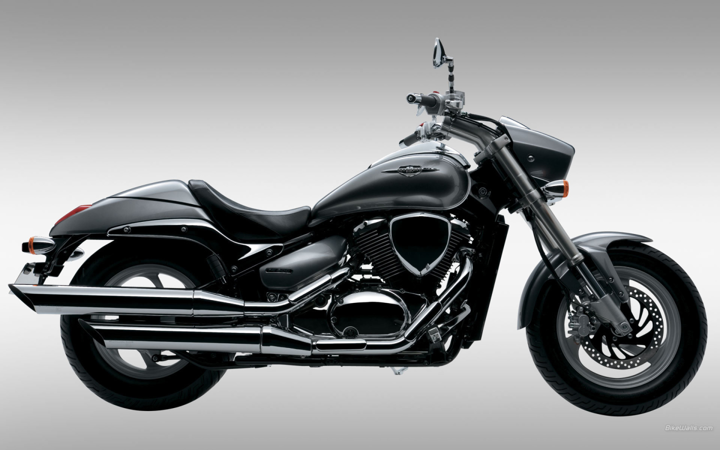 Новый мотоцикл Suzuki Intruder M800