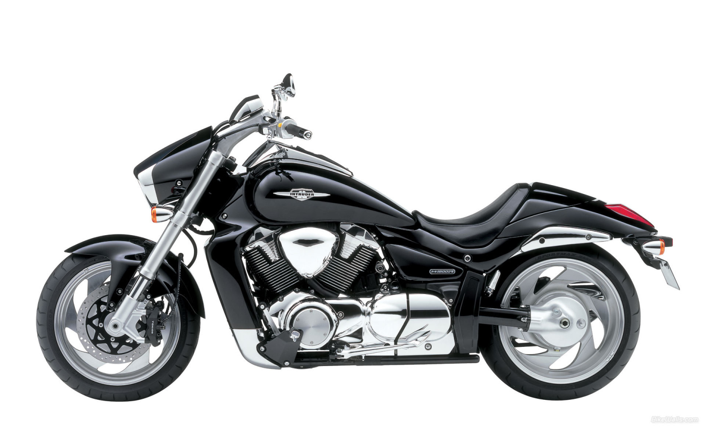 Новый надежный мотоцикл Suzuki Intruder M1800 R