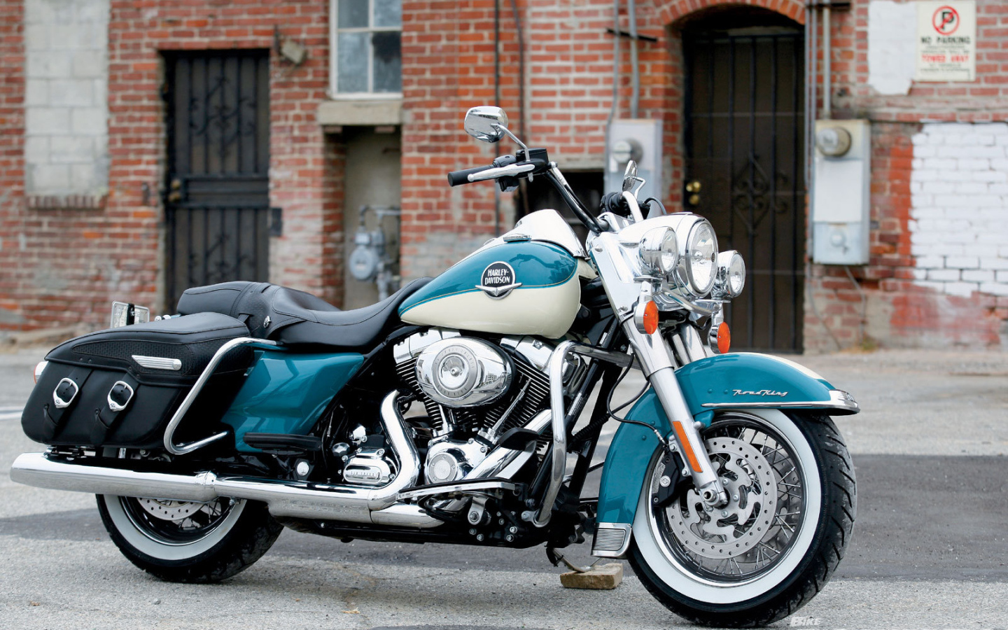 Новый надежный мотоцикл Harley-Davidson CVO Road King