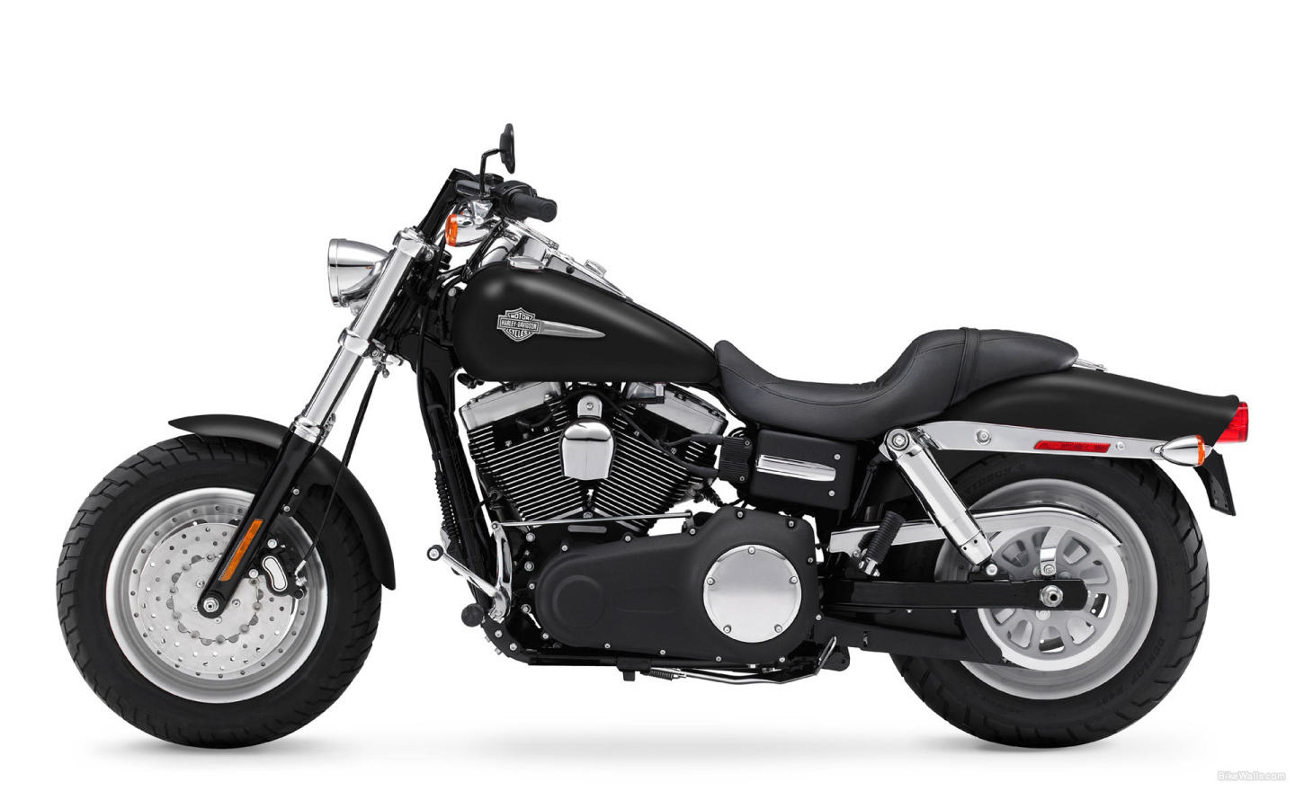 Новый надежный мотоцикл Harley-Davidson Dyna Fat Bob