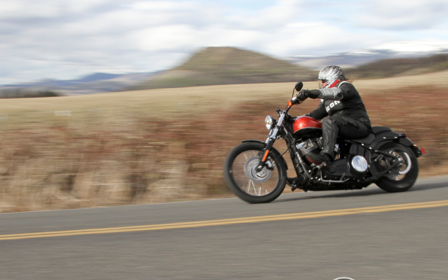 Новый надежный мотоцикл Harley-Davidson Softail Blackline