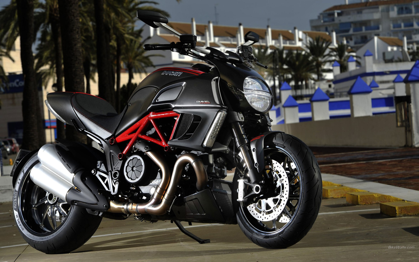 Популярный мотоцикл Ducati Diavel