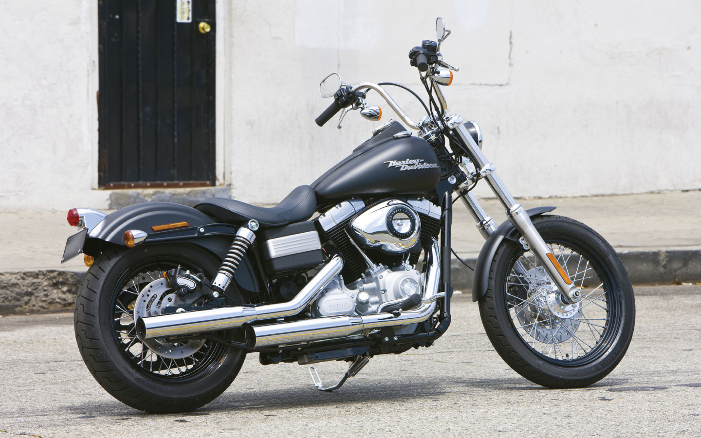 Популярный мотоцикл Harley-Davidson Dyna Street Bob
