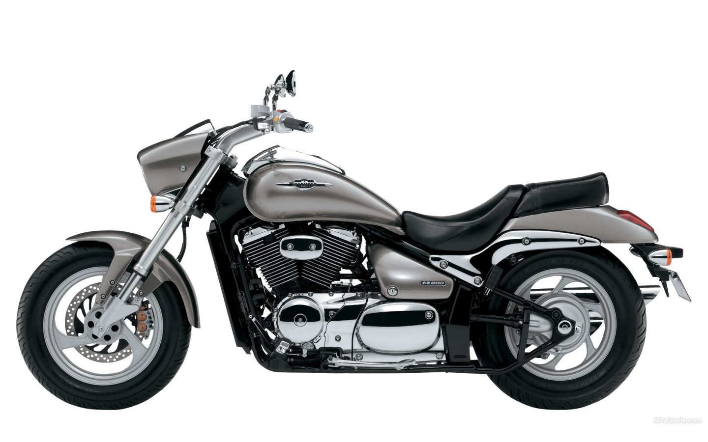 Популярный мотоцикл Suzuki  Intruder M800