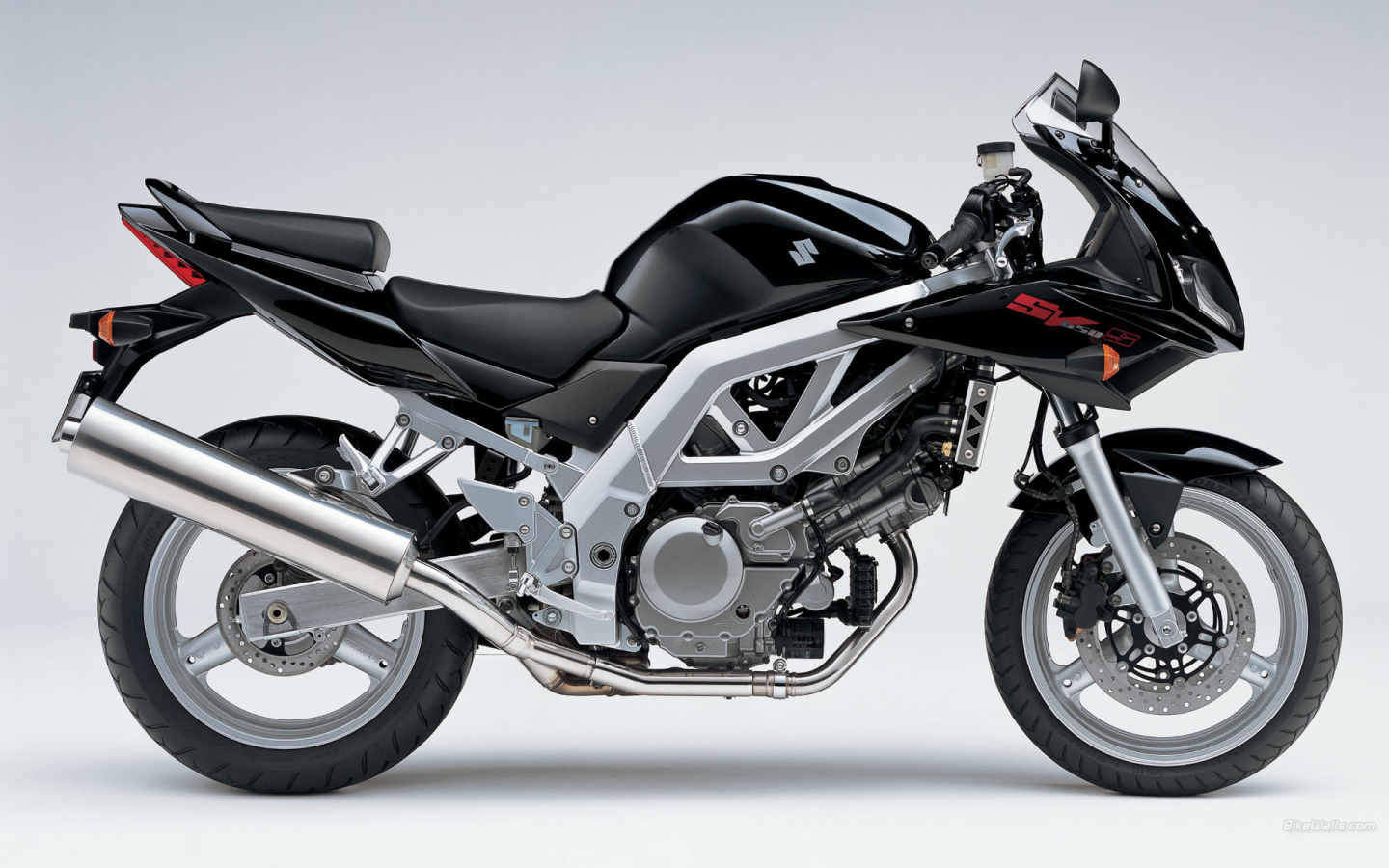 Популярный мотоцикл Suzuki SV 650 S0