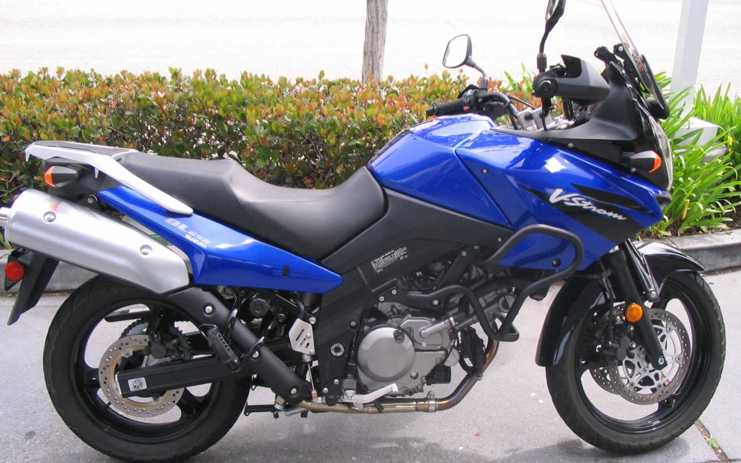 Популярный мотоцикл Suzuki V-Storm 1000  DL