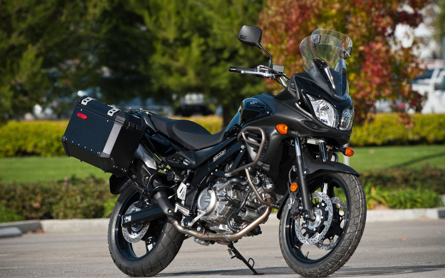 Популярный мотоцикл Suzuki V-Storm 650 ABS
