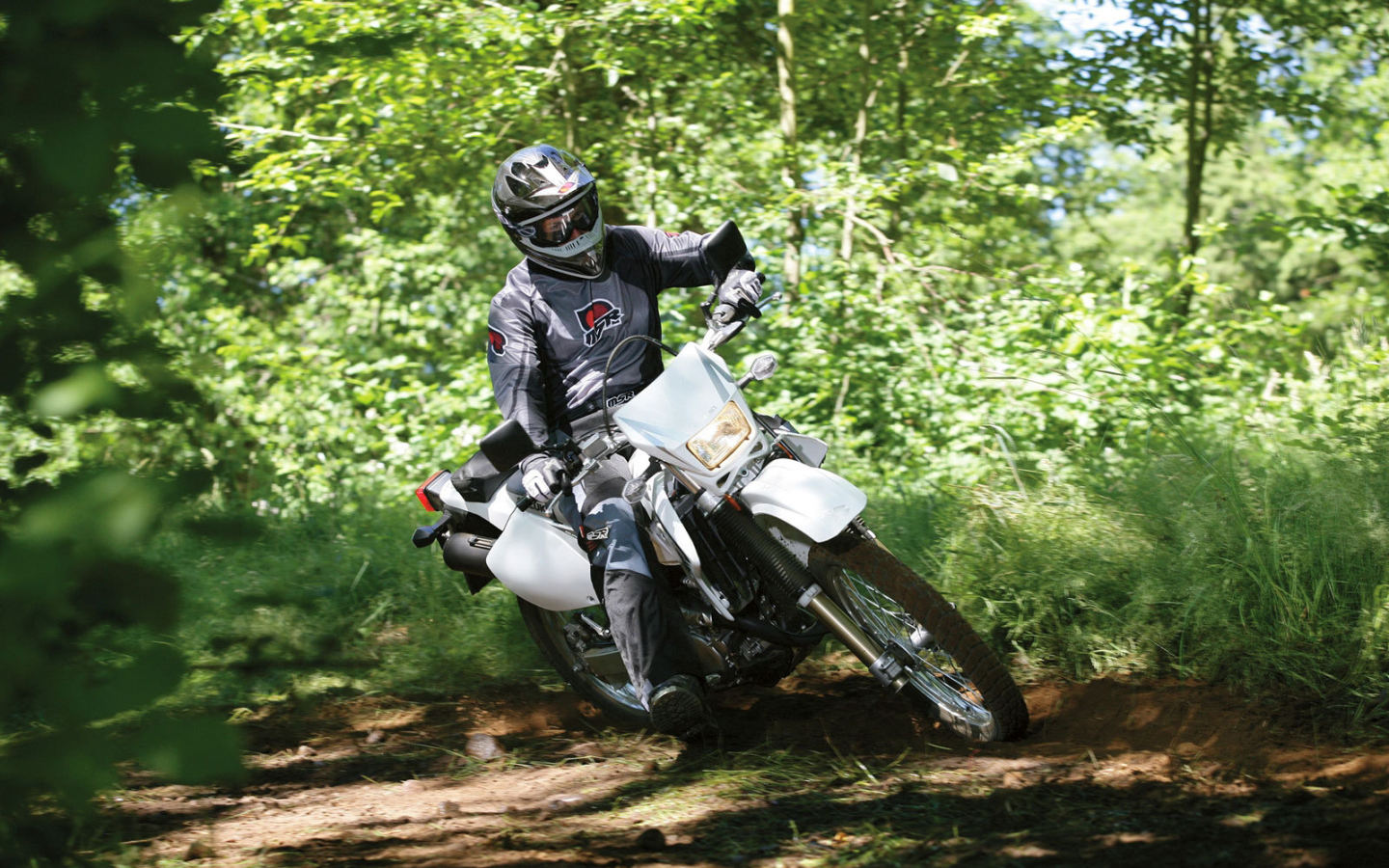 Надежный мотоцикл Suzuki DR-Z400 S