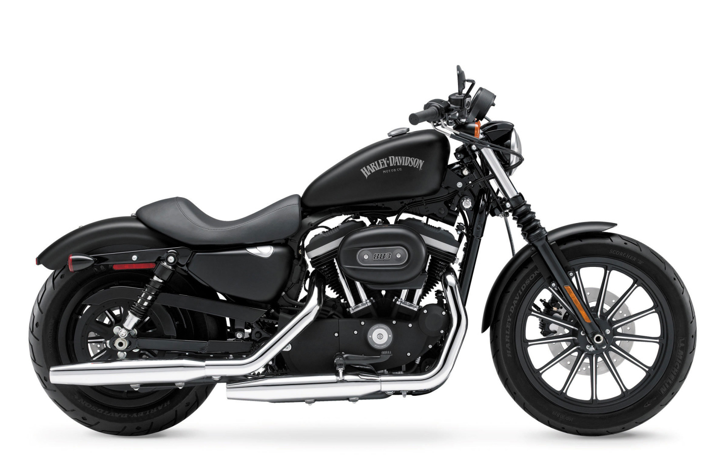 Надежный мотоцикл Harley-Davidson XL 883R Sportster Roadster