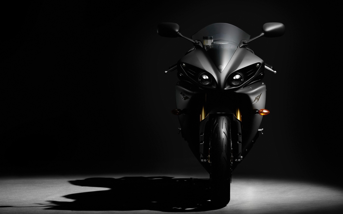 Стильный черный мотоцикл