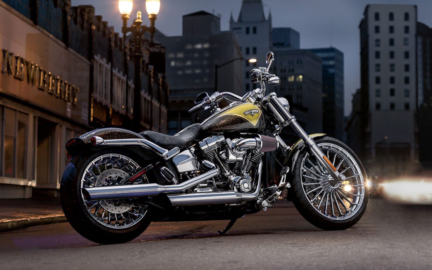 Тест-драйв мотоцикла Harley-Davidson CVO Breakout