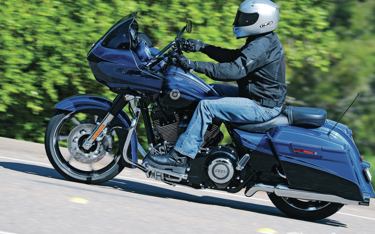 Тест-драйв мотоцикла Harley-Davidson CVO Road Glide Custom