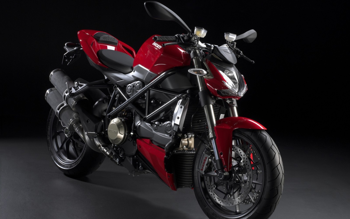Красный Ducati streetfighter