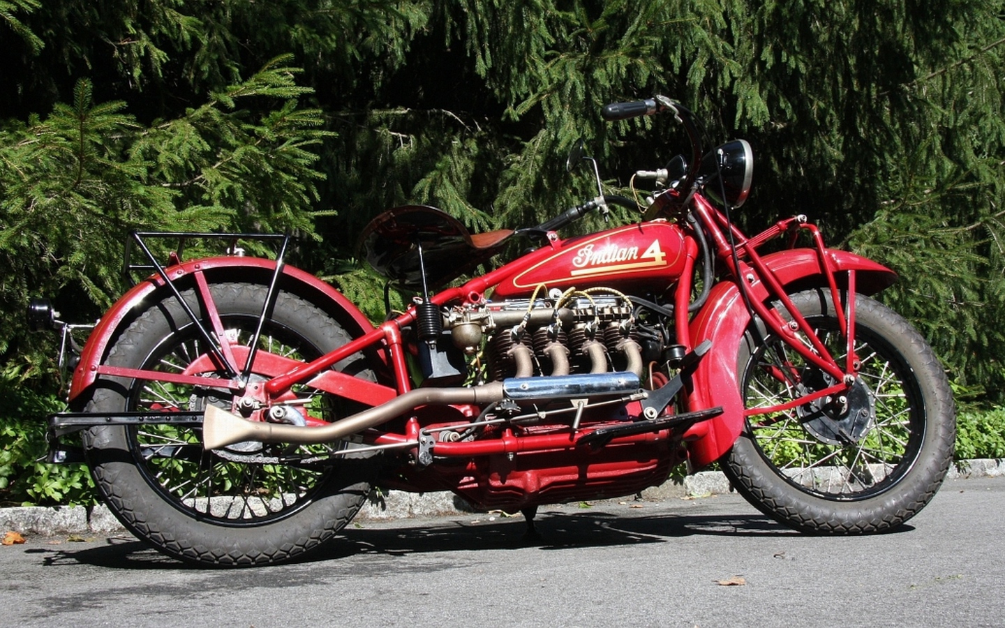 Индийский мощный мотоцикл