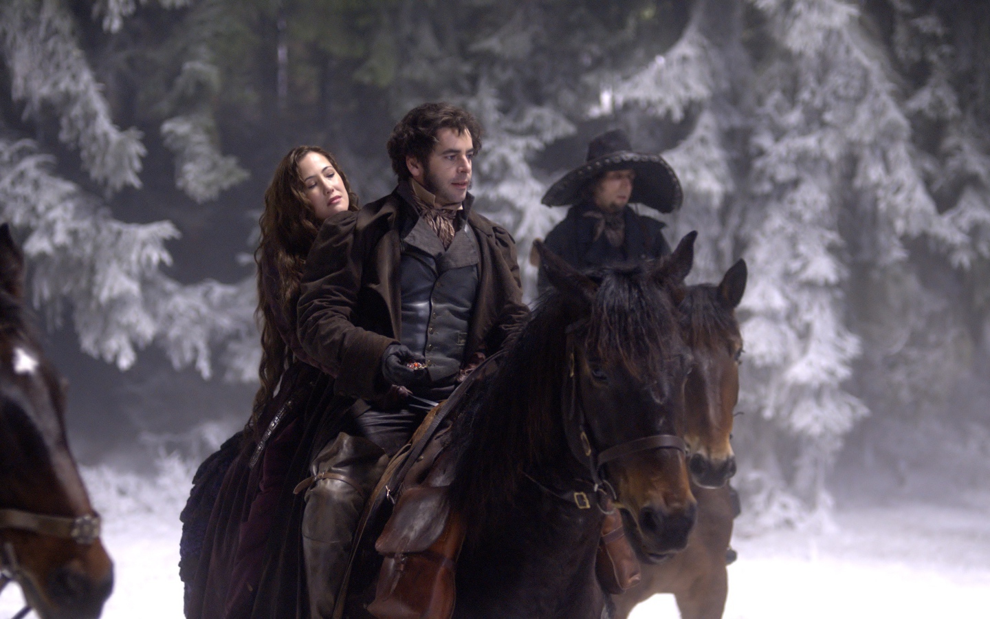 Красавица и чудовище в лесу