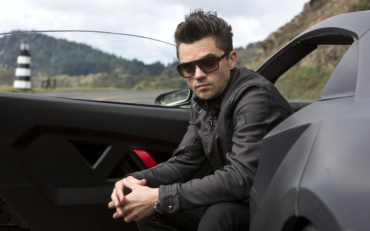 Need for Speed: Жажда скорости Доминик Купер в машине