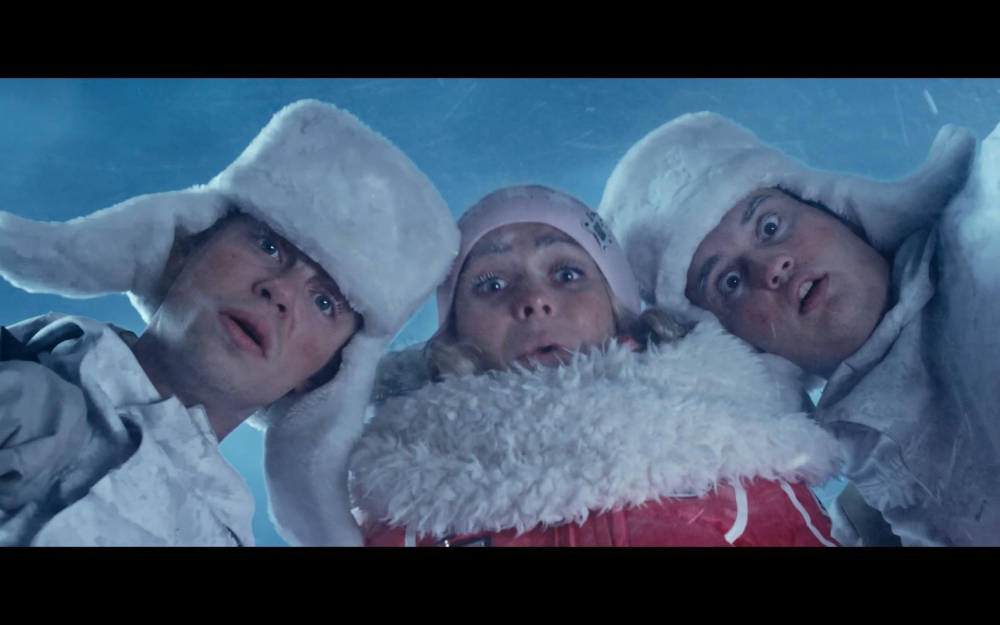 Момент из фильма Ёлки 3