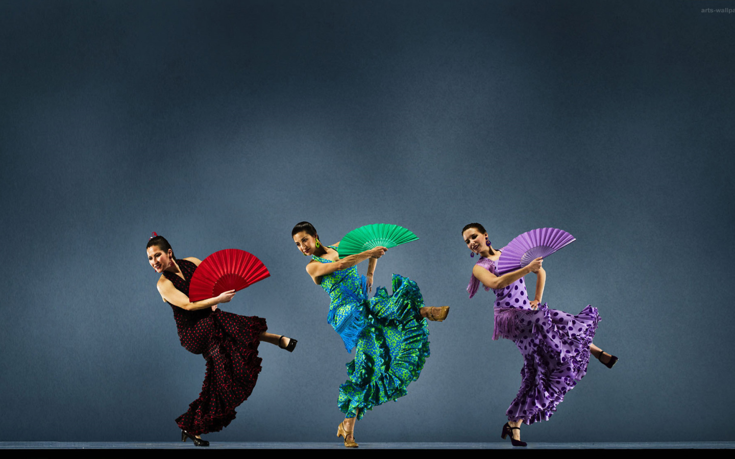 Танец с веерами