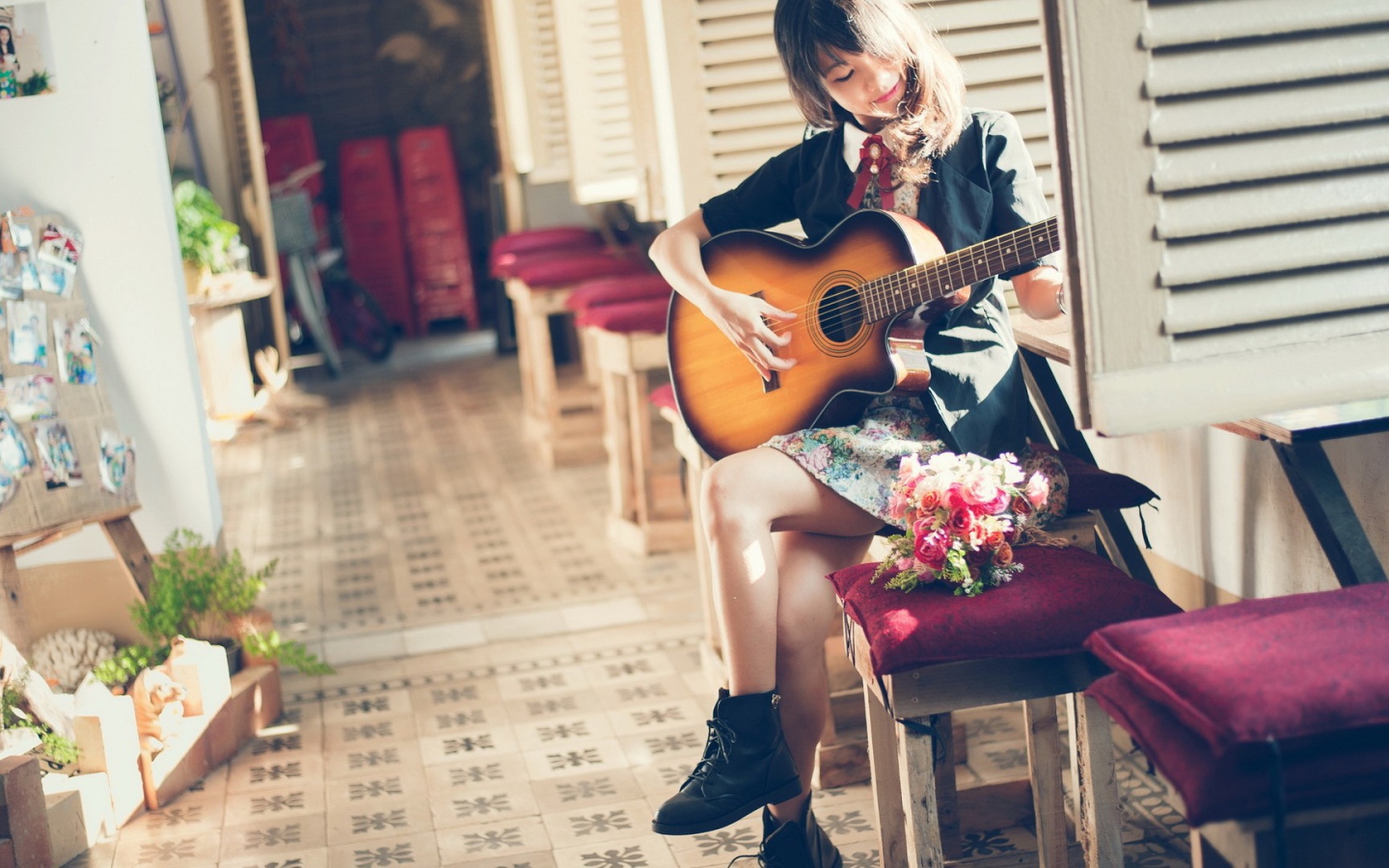 Девочка с гитарой