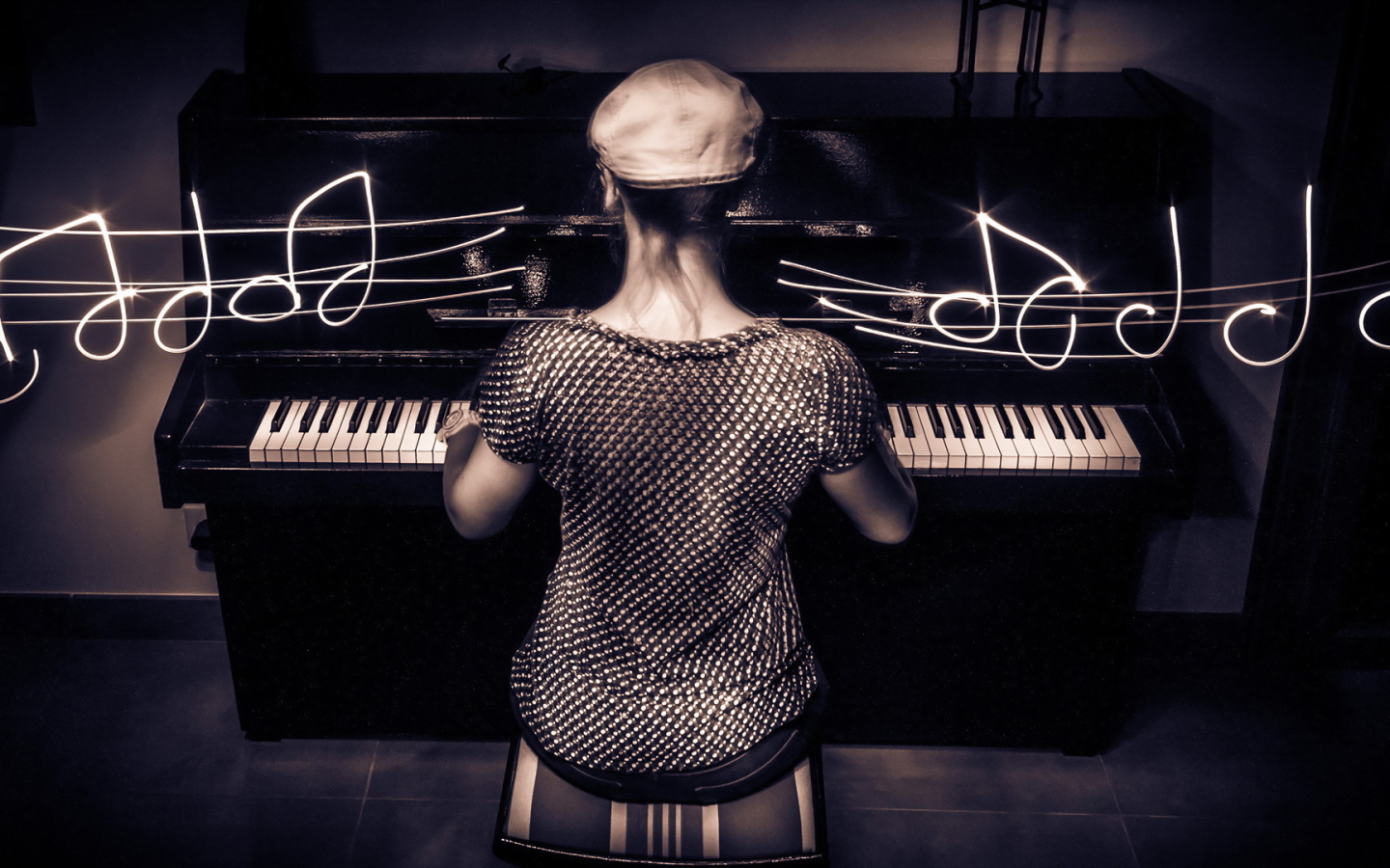 Пианино и композитор