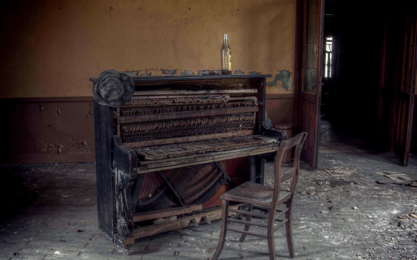 Kомната злоупотребляющего пианиста