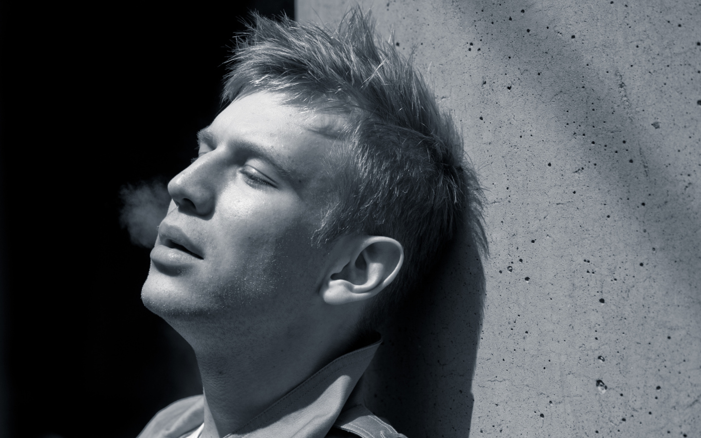 Иван Дорн в черно-белой фотосессии