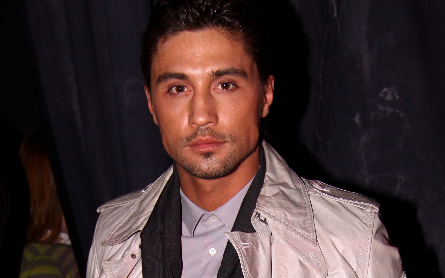 Дима Билан в элегантном плаще 