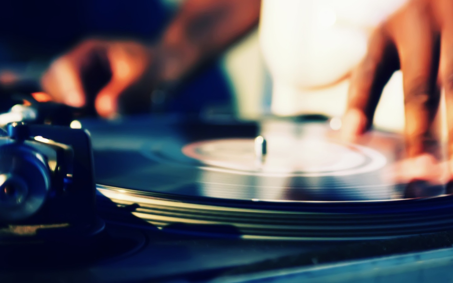 Руки диджея