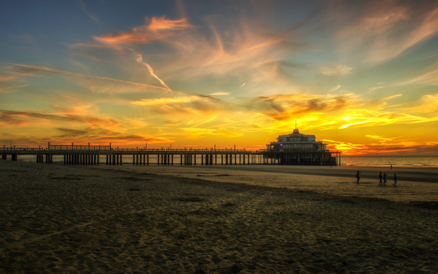 Мост и красивое небо