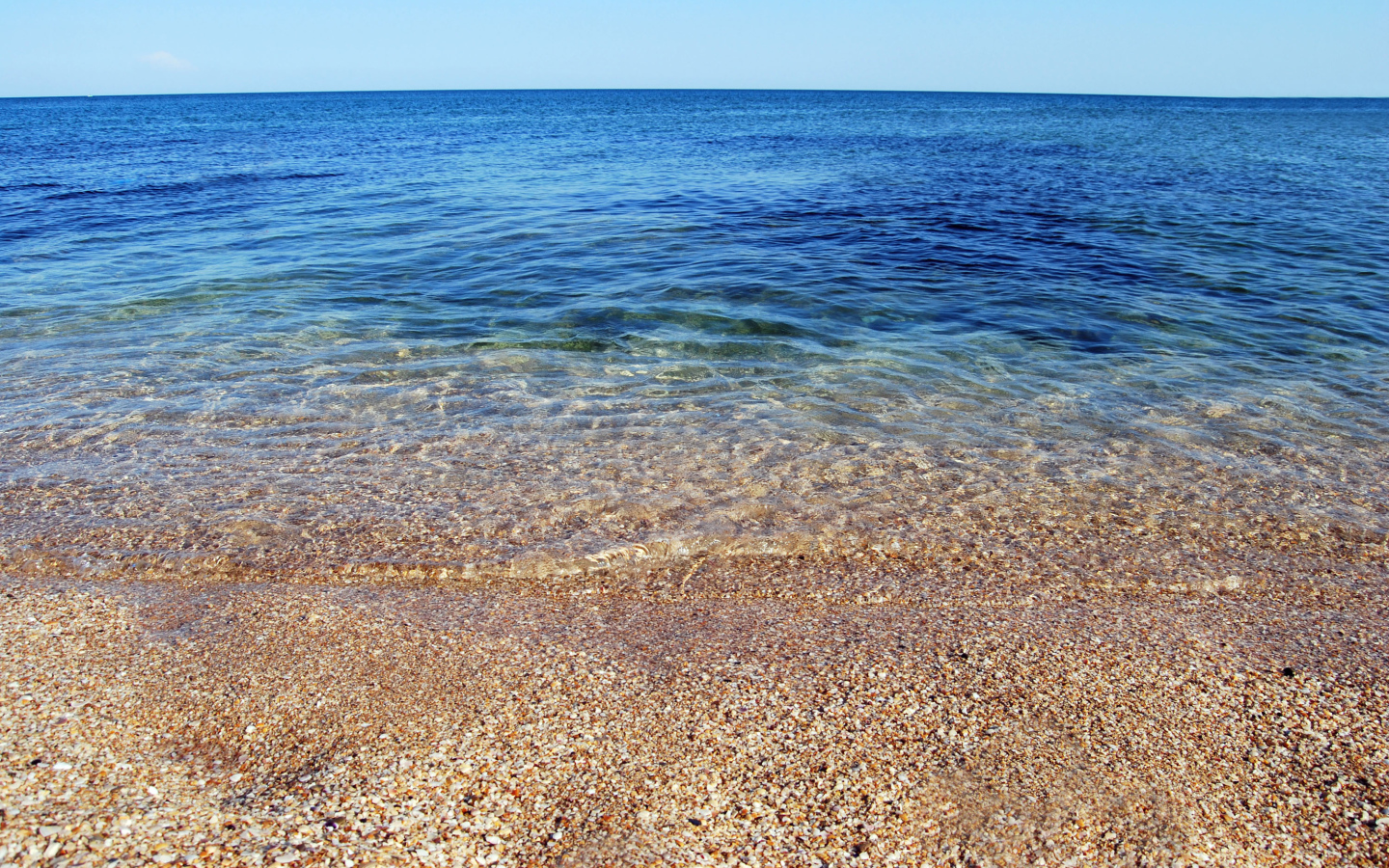 Золотой пляж в Ялте