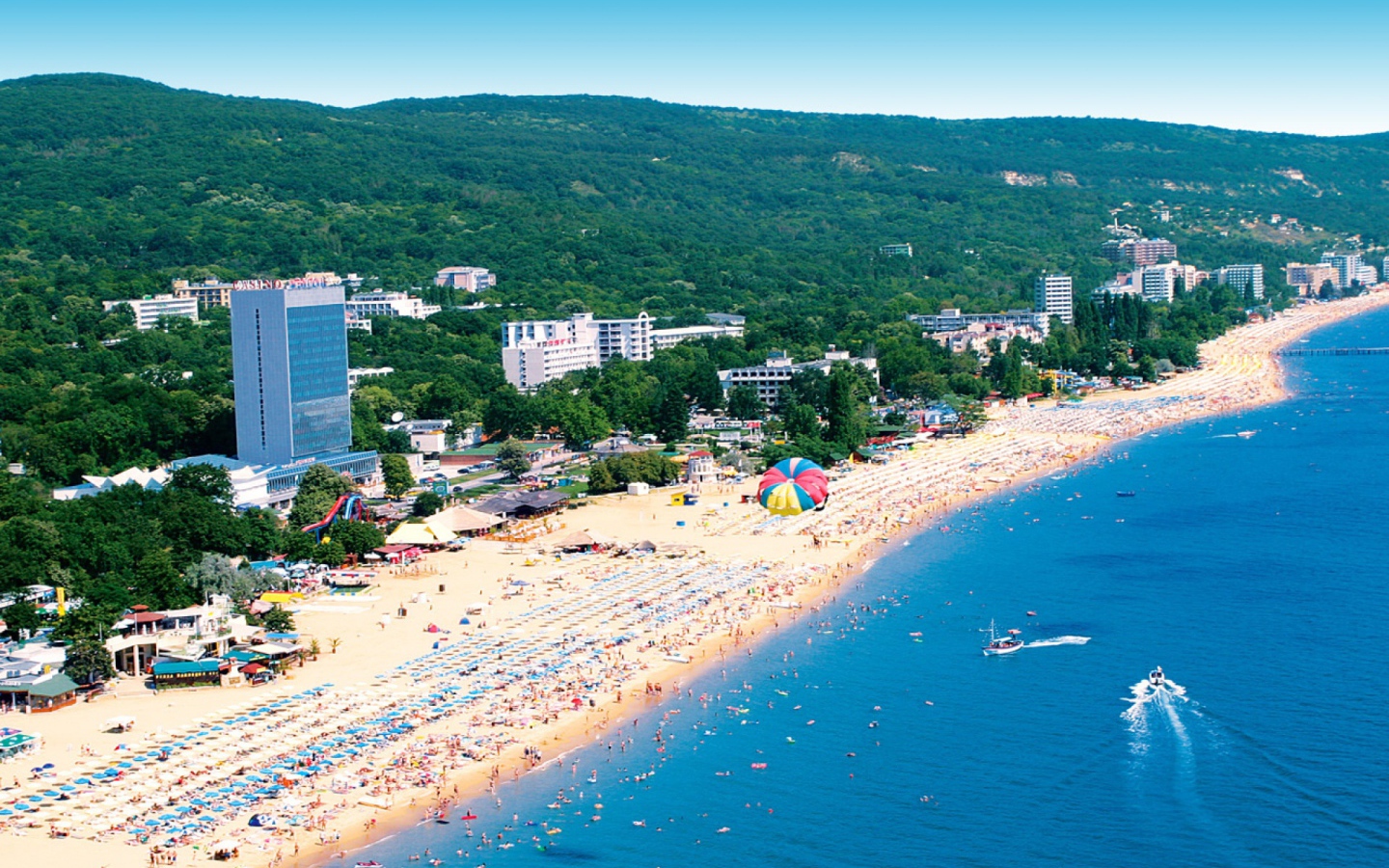 Отдых на золотом пляже