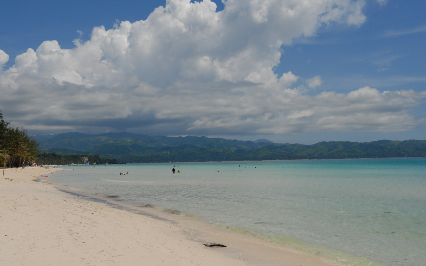 Белый пляж на Острове Боракай