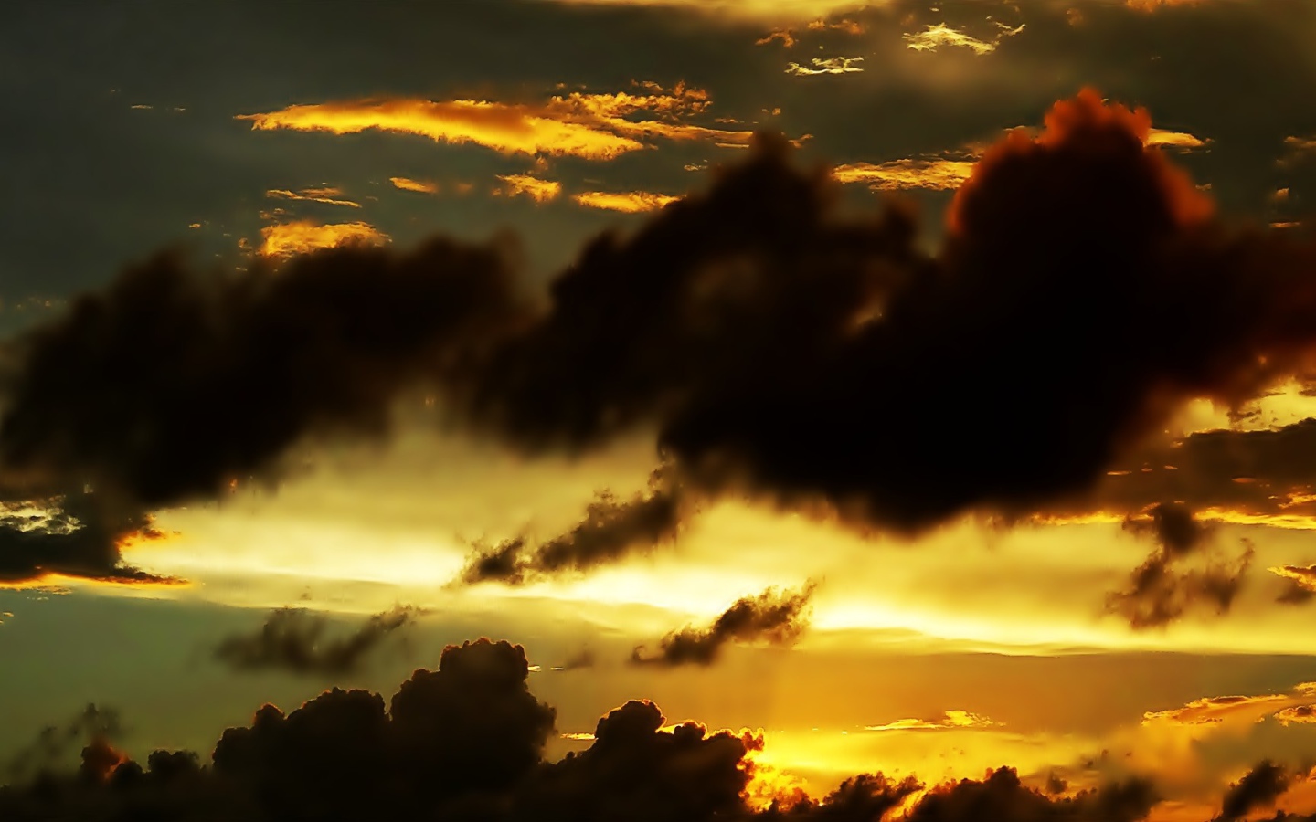 Черные облака