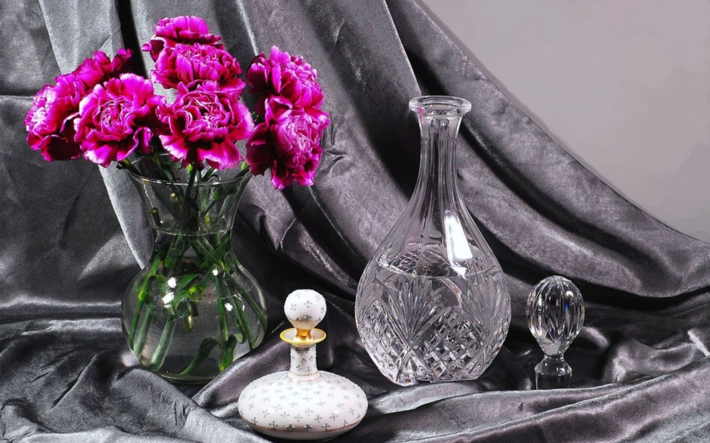 Букет цветов в стеклянной вазе