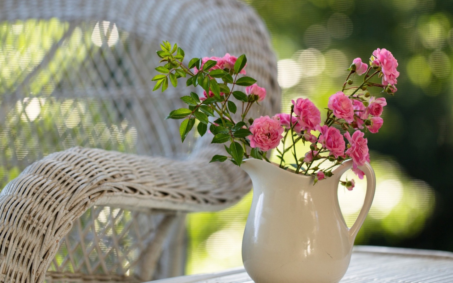 Цветы в кувшине