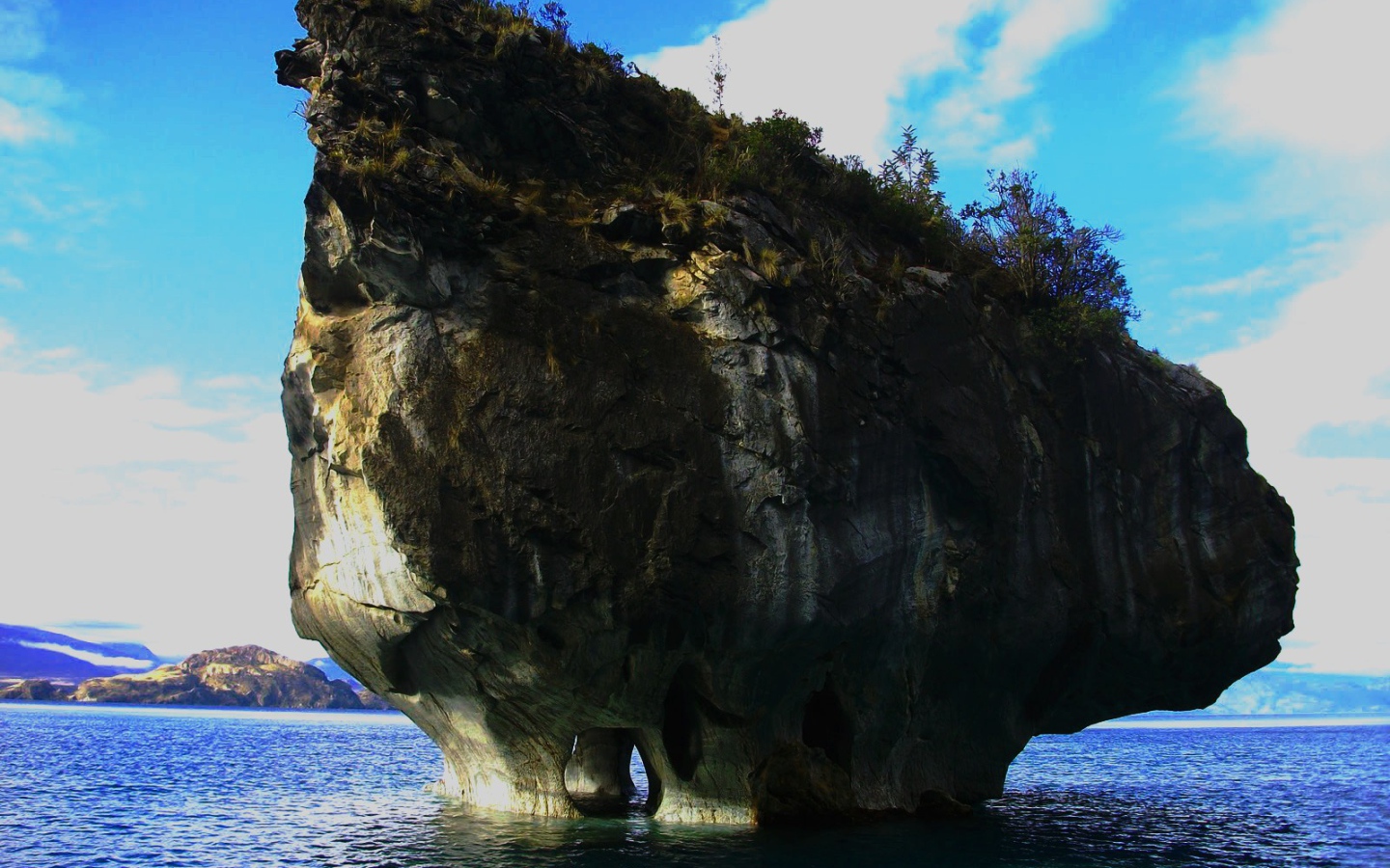Остров в виде гриба в Чили