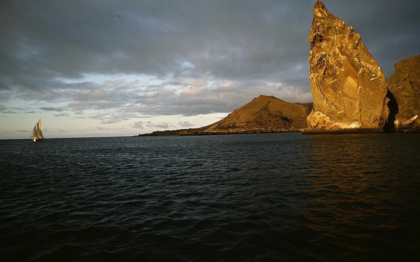 Золотая скала