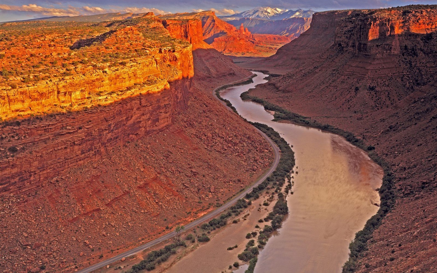 Река в каньоне