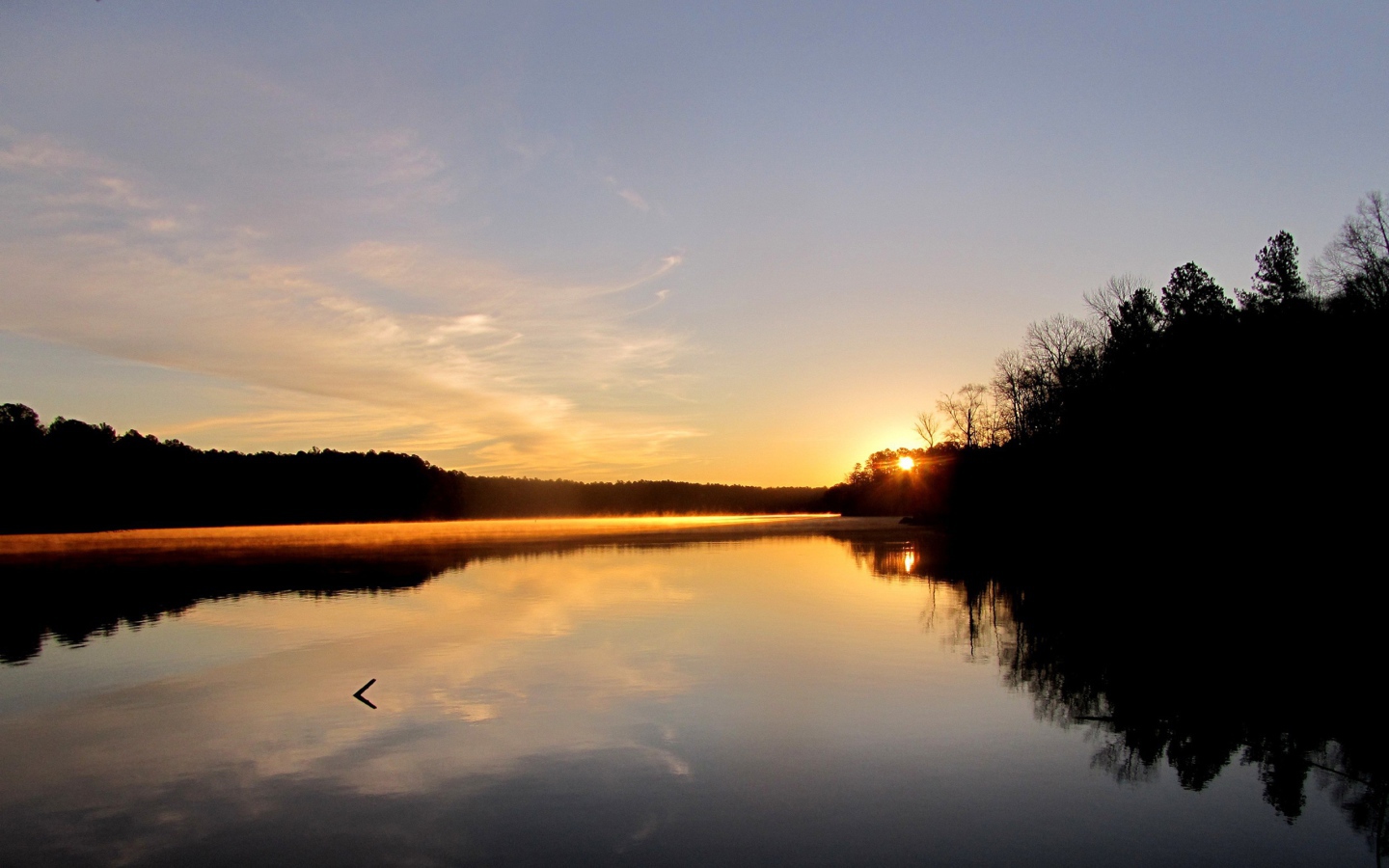 Закат над рекой