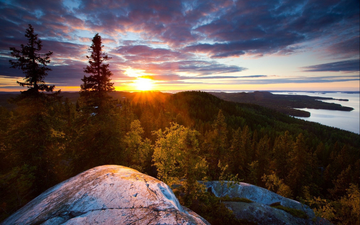 Закат на скале