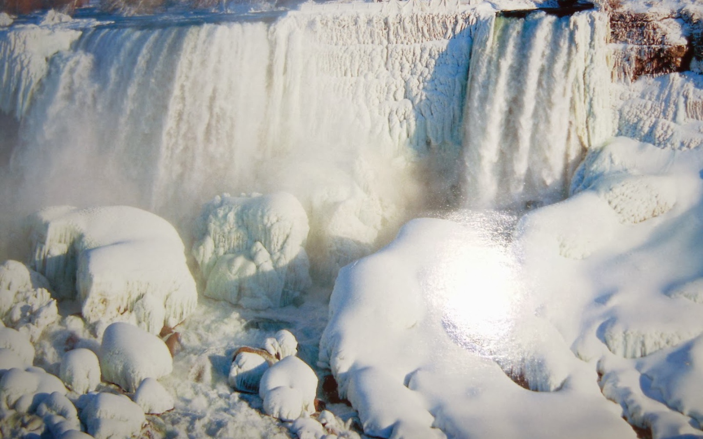 Замерзший Ниагарский водопад
