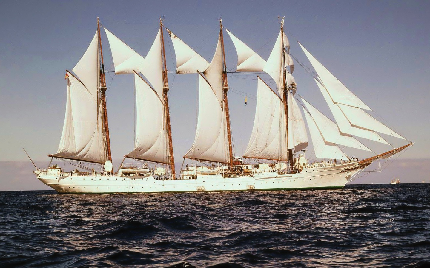 Попутный ветер в парусах