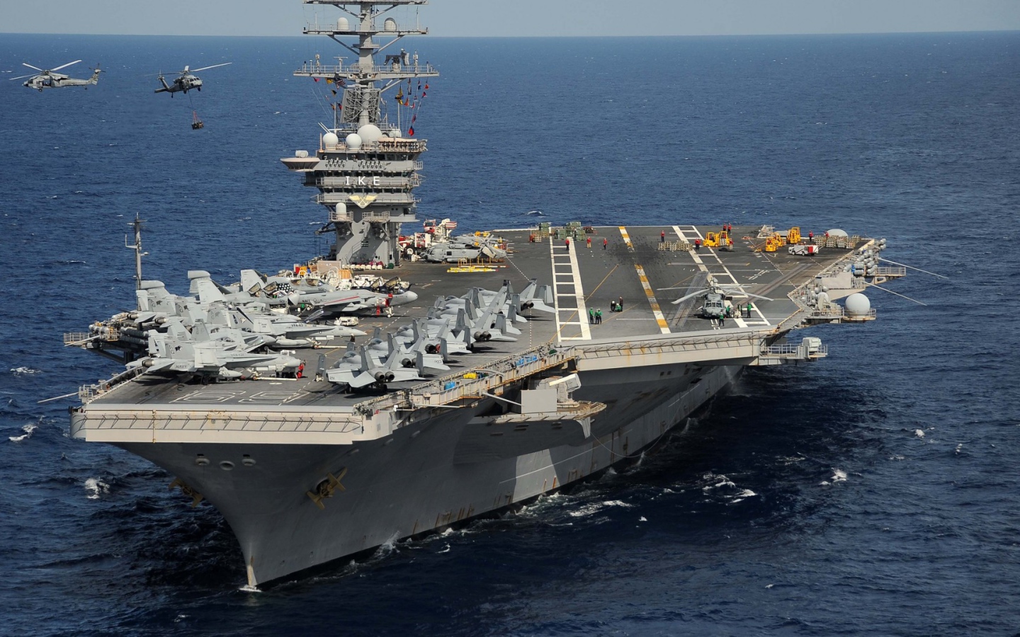 Корабль и вертолёты