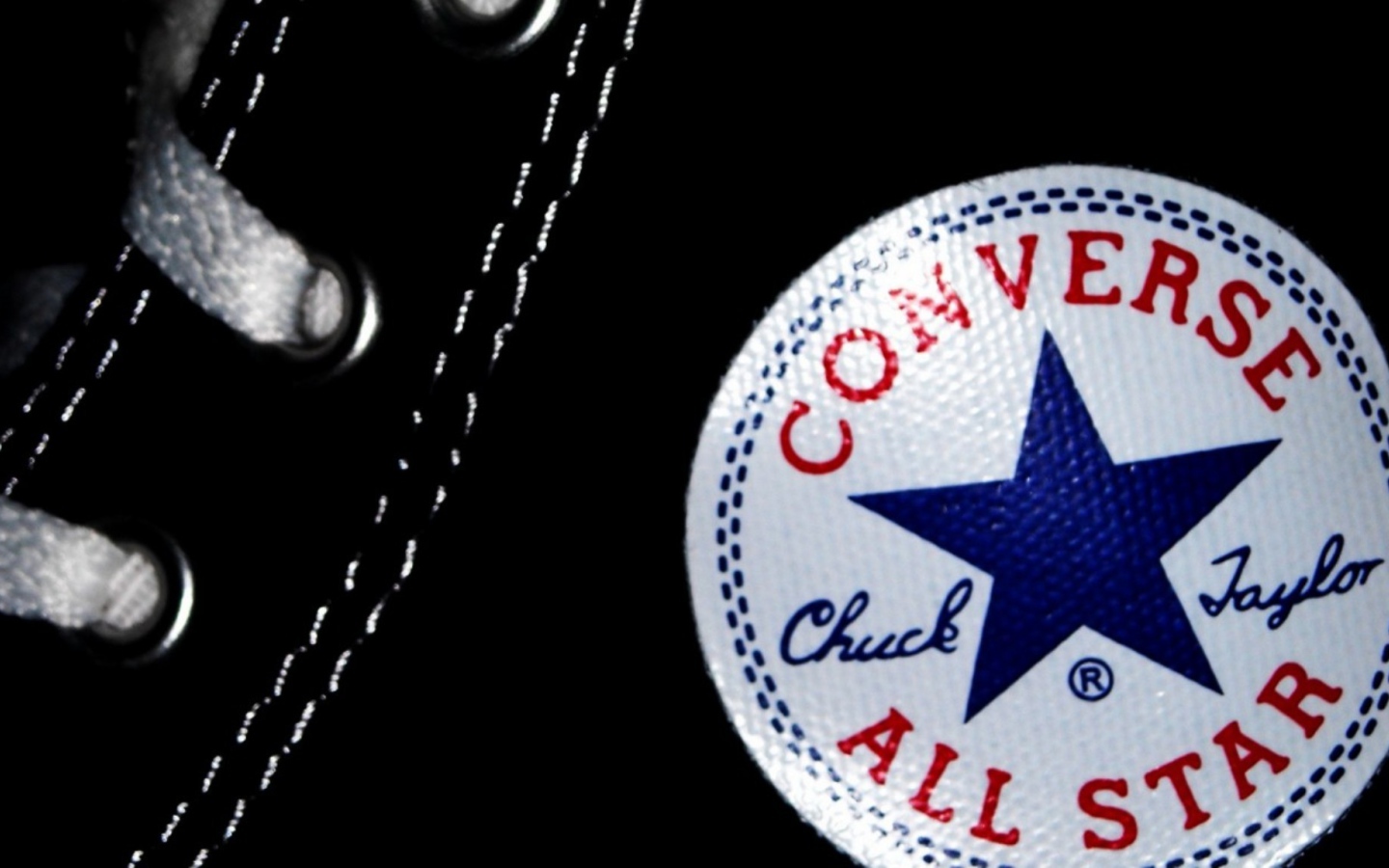 Фирменные кеды с логотипом