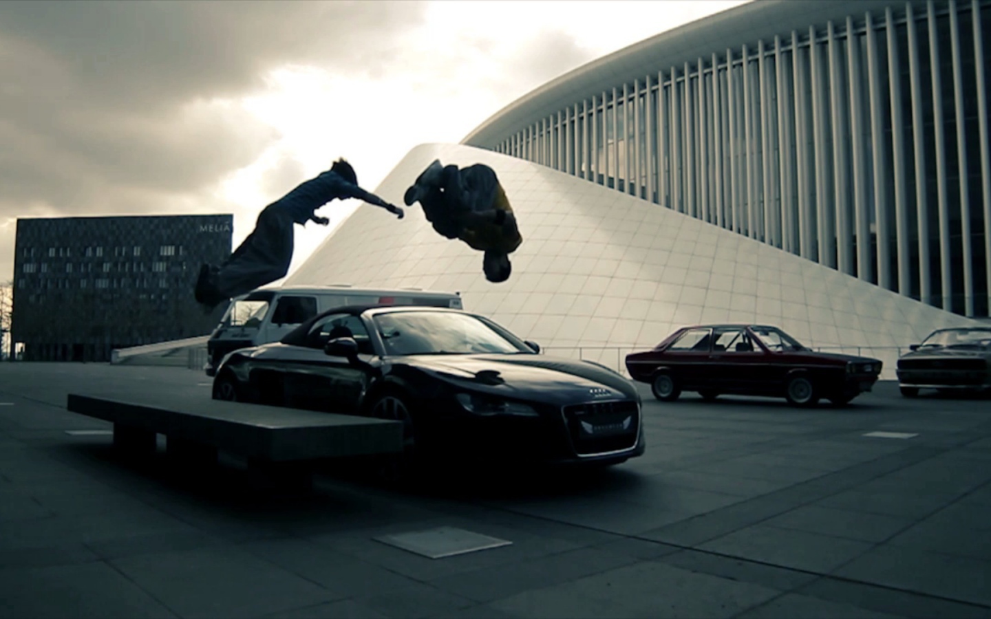 Паркур на автостоянке